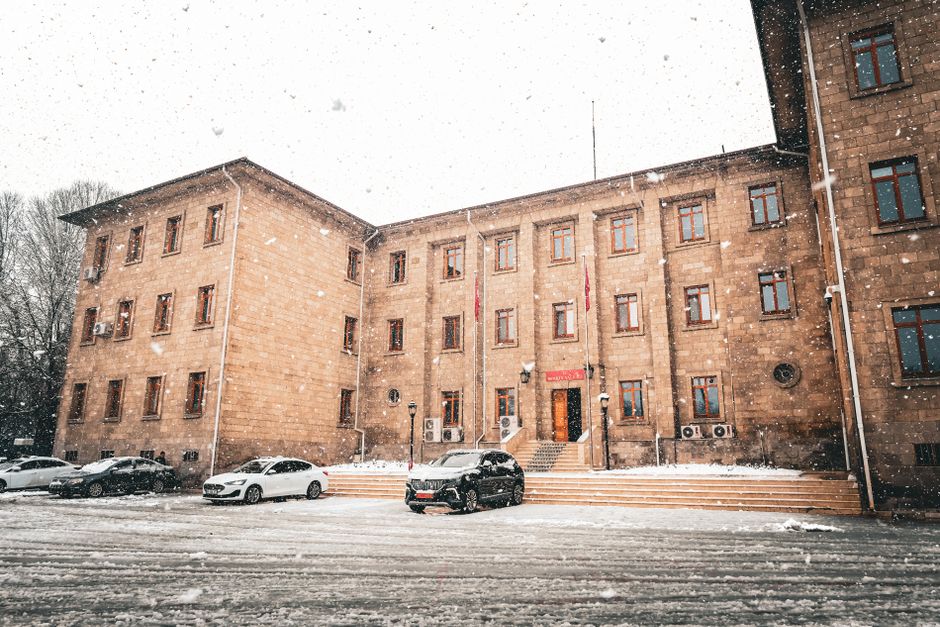 İdari süreçler ve resmi kabul
